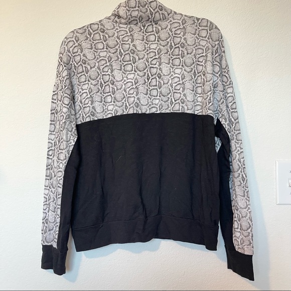 Monrow Supersoft Color Block Snake Print Pullover Sweater - Picture 5 of 6